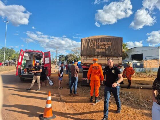Caminhoneiro morre atropelado pelo caminhão 