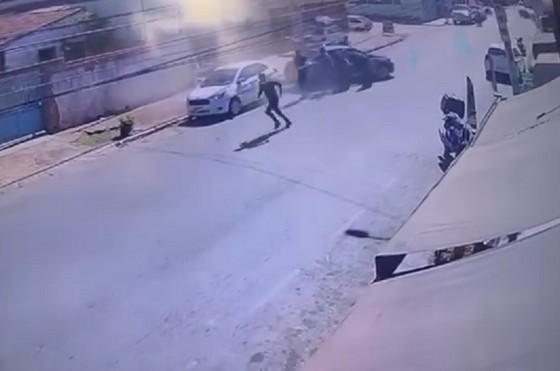 Criminosos roubam carro em Cuiabá