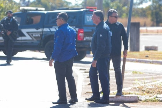 bolsonaro tornozeleira.jpg