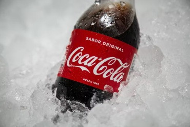 Coca-Cola anuncia versão com açúcar de cana