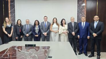 Gisela Cardoso acompanha conselheiro do CNJ em reunião no TRT
