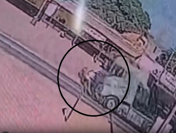 Atropelado por carreta, motociclista sobrevive a acidente em VG; vídeo