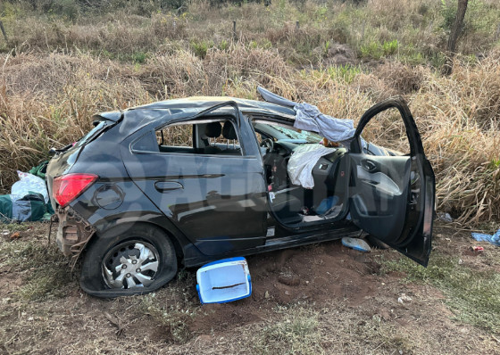 Duas pessoas morrem e três ficam feridas em capotamento na BR-163