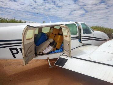 Piloto flagrado com 503 kg de cocaína consegue redução de pena e vai ao semiaberto