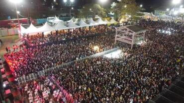 Jovens causam tumulto e desobedecem policiais durante Festival de Inverno 