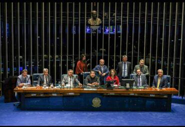 Oposição libera plenário do Senado após dois dias ocupação