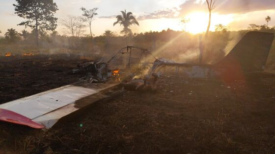 Avião cai próximo a pista de pouso e piloto morre carbonizado em MT
