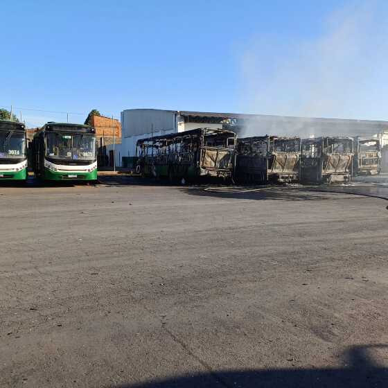 Mesmo após incêndio que destruiu seis ônibus, transporte seguirá normal em Cuiabá