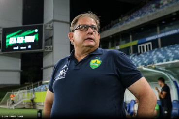 Em 7º lugar, Cuiabá demite técnico Guto Ferreira