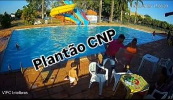 Homem espanca mulher na frente dos filhos em clube em MT; vídeo